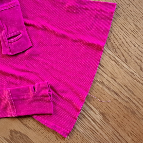 Delia's long sleeved thermal tshirts with thumb holes - Picture 5 of 7